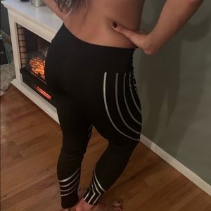 2 pair leggings included in this bundle! Brand New!